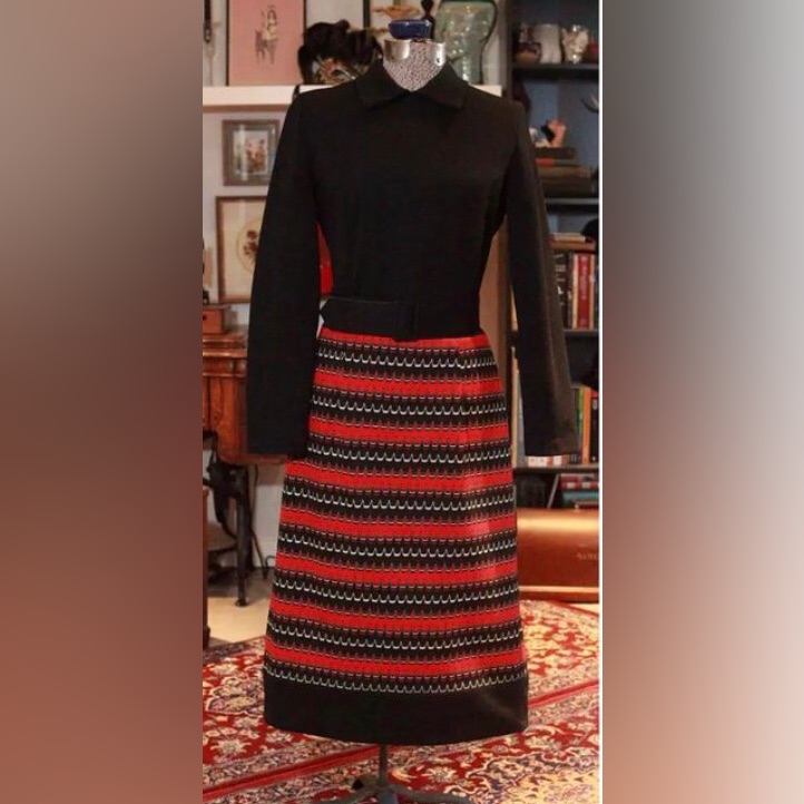 Vintage 1960s, Wiggle Dress, Black Bodice, Two Toned, Patterned Skirt, Belt.Us8